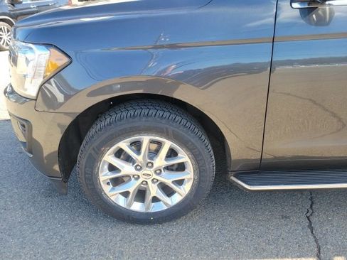 Used 2020 Ford Expedition XLT w/ Equipment Group 202A AWD/4WD image 15