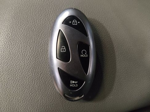 Used 2025 Hyundai Elantra SEL FWD image 32