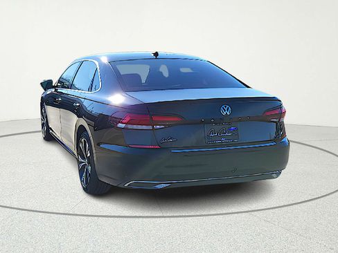 Used 2022 Volkswagen Passat 2.0T SE image 5