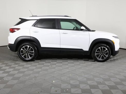Used 2025 Chevrolet TrailBlazer LT image 3