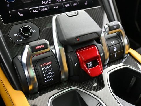 Used 2022 Lamborghini Urus image 22
