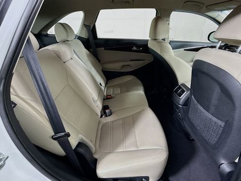 Used 2020 Kia Sorento S image 27
