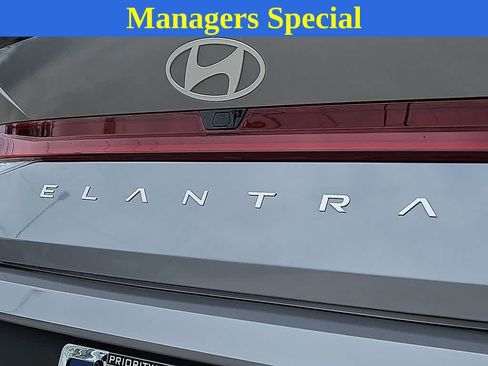Certified 2025 Hyundai Elantra SEL FWD image 32