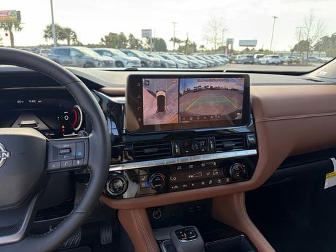 New 2026 Nissan Pathfinder Platinum FWD image 22