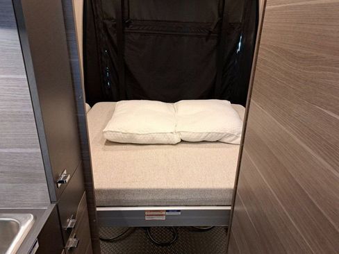 Used 2023 Mercedes-Benz Sprinter 2500 image 28