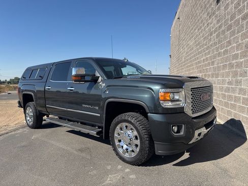 Used 2017 GMC Sierra 2500 Denali w/ Duramax Plus Package image 3