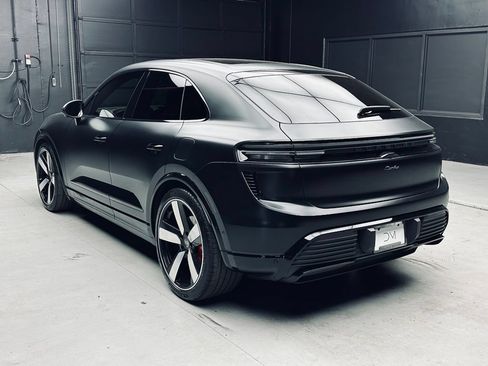 Used 2024 Porsche Macan Turbo Electric AWD/4WD image 5