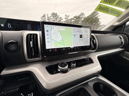 Used 2025 Ford Expedition Active image 16