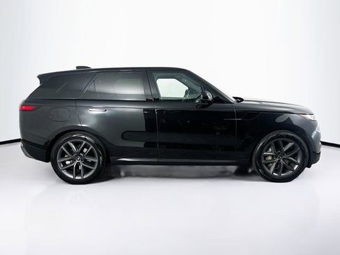 Used 2025 Land Rover Range Rover Sport SE image 4