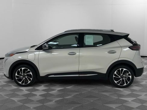 Certified 2022 Chevrolet Bolt EUV Premier FWD image 2