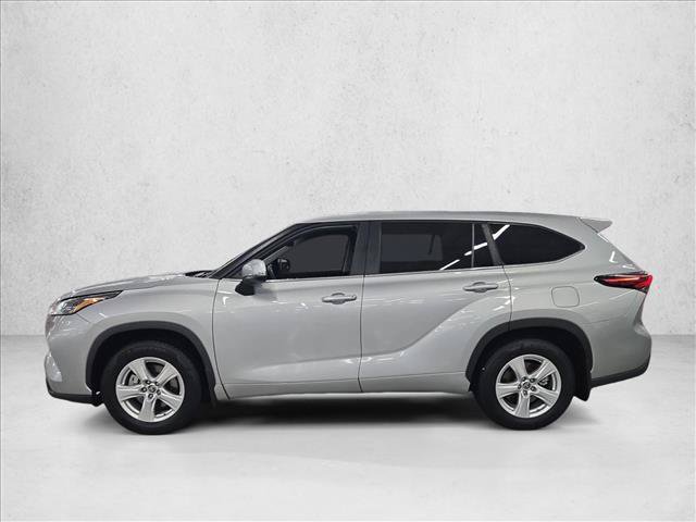 Used 2024 Toyota Highlander LE FWD image 8