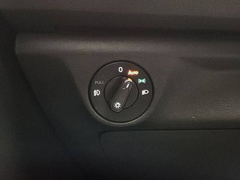 Used 2019 Volkswagen Jetta R-Line image 11