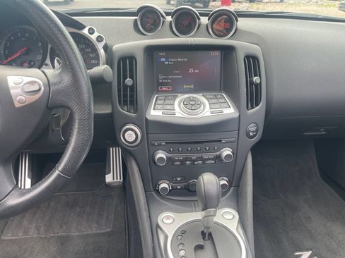 Used 2017 Nissan 370Z Touring RWD image 27