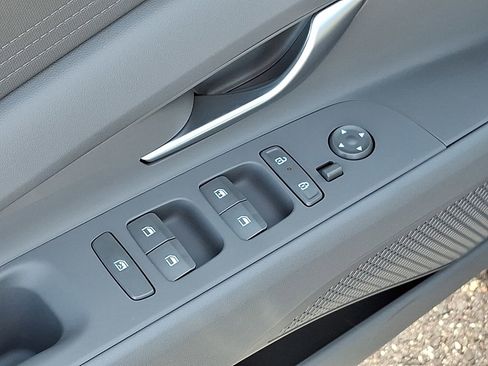 Certified 2025 Hyundai Elantra SE image 26