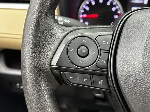 Used 2022 Toyota RAV4 LE image 18