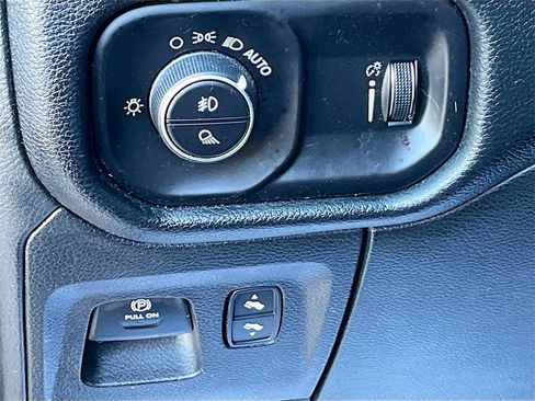 Used 2021 RAM 1500 Big Horn image 9