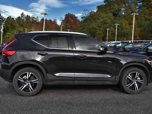 Used 2025 Volvo XC40 B5 Core image 6