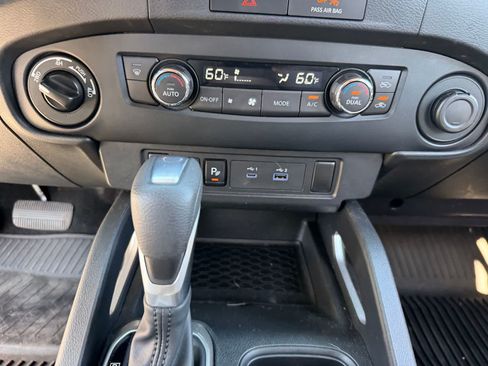 Used 2022 Nissan Frontier SV w/ Technology Package AWD/4WD image 14