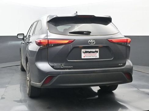 Used 2020 Toyota Highlander XLE FWD image 4
