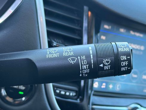 Used 2022 Chevrolet Trax LT w/ LT Convenience Package image 25