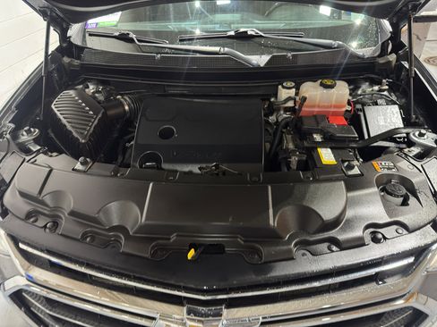 Used 2020 Chevrolet Traverse LT image 40