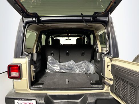 Used 2022 Jeep Wrangler Unlimited Sport image 34