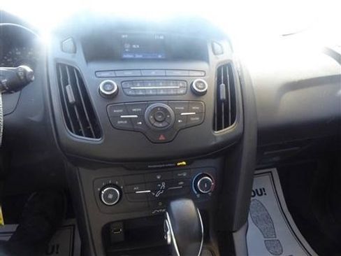 Used 2018 Ford Focus SE image 10
