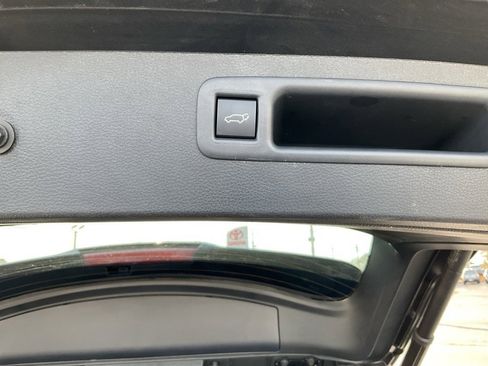 Used 2023 Toyota Highlander XLE image 17