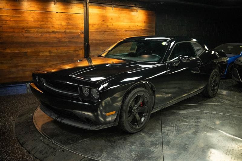 Used 2014 Dodge Challenger SXT RWD image 2