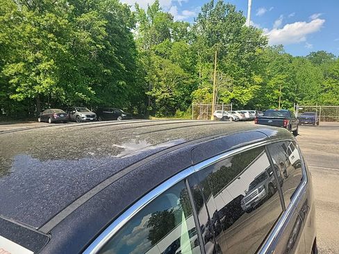 Used 2023 Chrysler Pacifica Touring-L FWD image 15