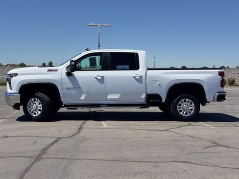 Used 2023 Chevrolet Silverado 2500 LT w/ Convenience Package AWD/4WD image 4