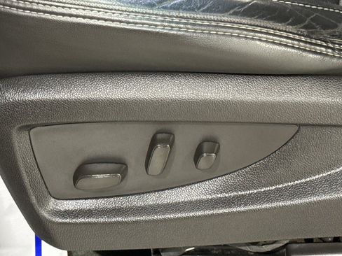 Used 2015 GMC Yukon Denali w/ Premium Package image 20