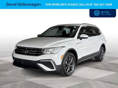 Certified 2022 Volkswagen Tiguan SE image 4