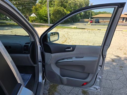 Used 2007 Hyundai Entourage GLS FWD image 12