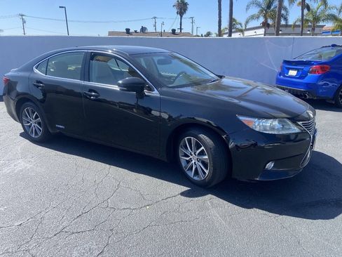 Used 2013 Lexus ES 300h w/ Luxury Pkg FWD image 3