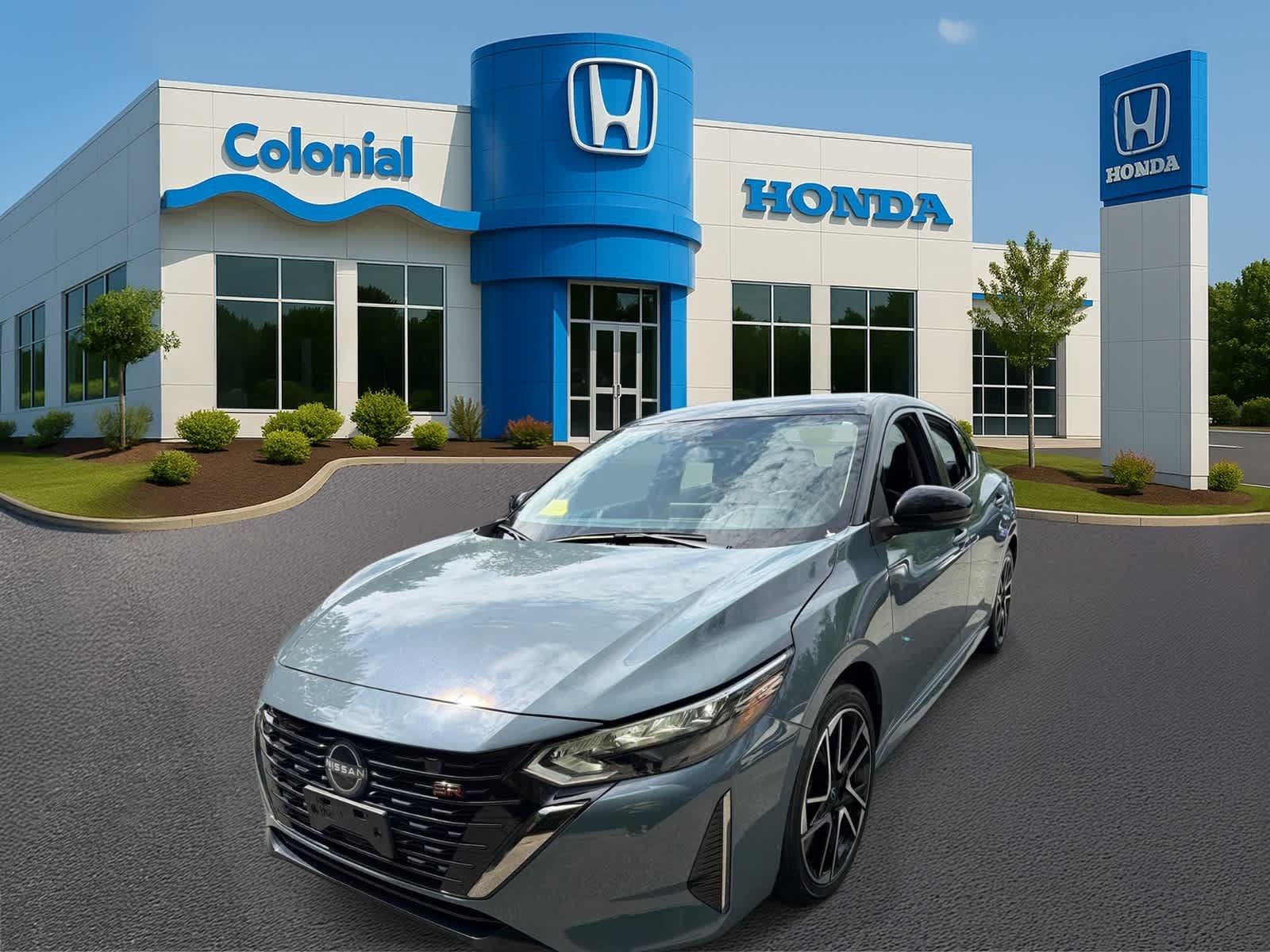 Used 2025 Nissan Sentra SR FWD image 2