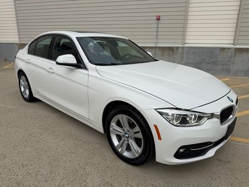Used 2018 BMW 330i xDrive Sedan AWD/4WD image 1