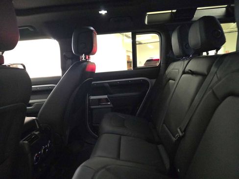 Used 2024 Land Rover Defender 110 SE image 16