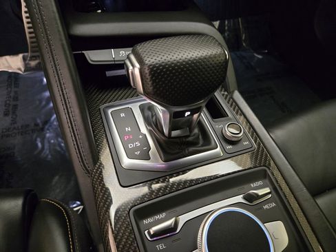 Used 2021 Audi R8 V10 w/ Premium Package image 39