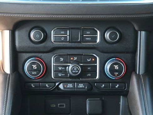 Used 2021 Chevrolet Tahoe Z71 w/ Z71 Signature Package image 18