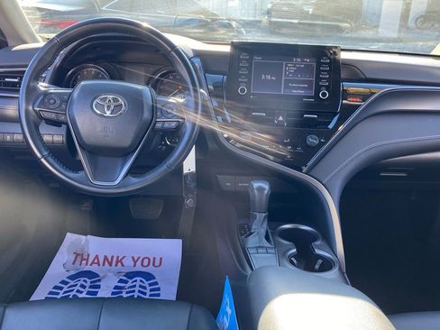 Used 2023 Toyota Camry SE image 9