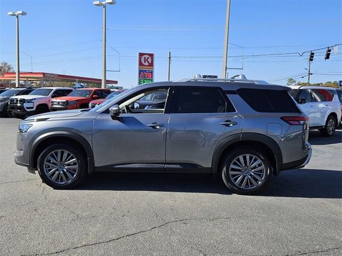 New 2025 Nissan Pathfinder SL w/ SL Premium Package image 2