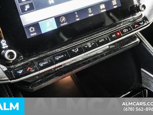 Used 2024 Jeep Wagoneer L Series II RWD image 40