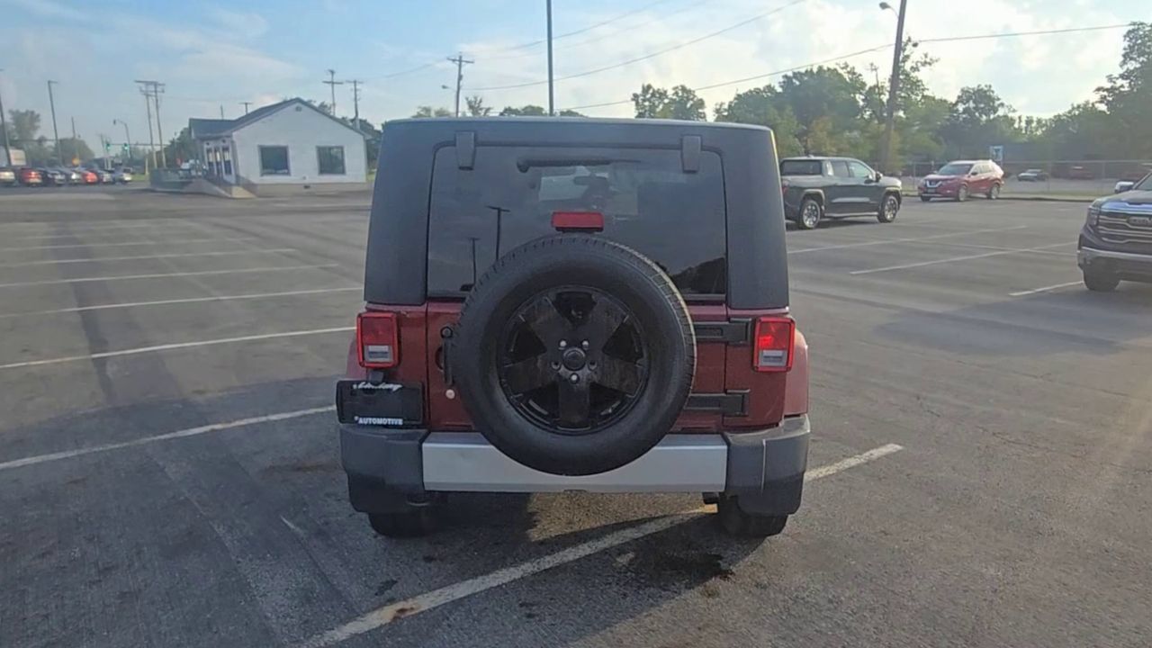 Used 2010 Jeep Wrangler Unlimited Sahara AWD/4WD image 8