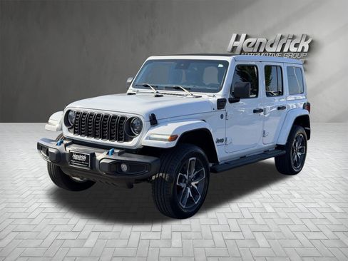 Used 2024 Jeep Wrangler Unlimited w/ Convenience Group AWD/4WD image 5
