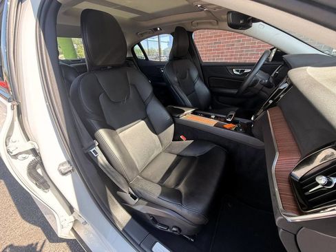Used 2022 Volvo S60 B5 Momentum AWD/4WD image 17