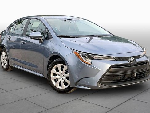 Used 2026 Toyota Corolla LE FWD image 3