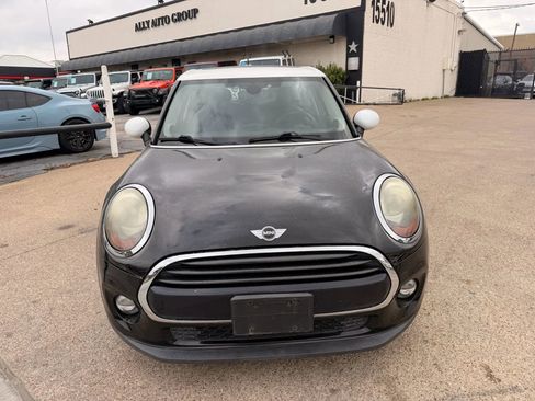 Used 2017 MINI Cooper 4-Door Hardtop image 8