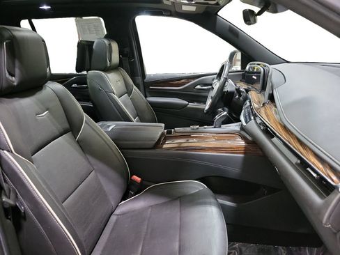 Used 2021 Cadillac Escalade Premium Luxury AWD/4WD image 31