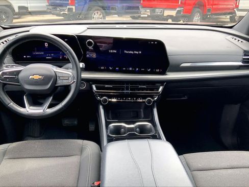Used 2025 Chevrolet Traverse LT FWD image 15
